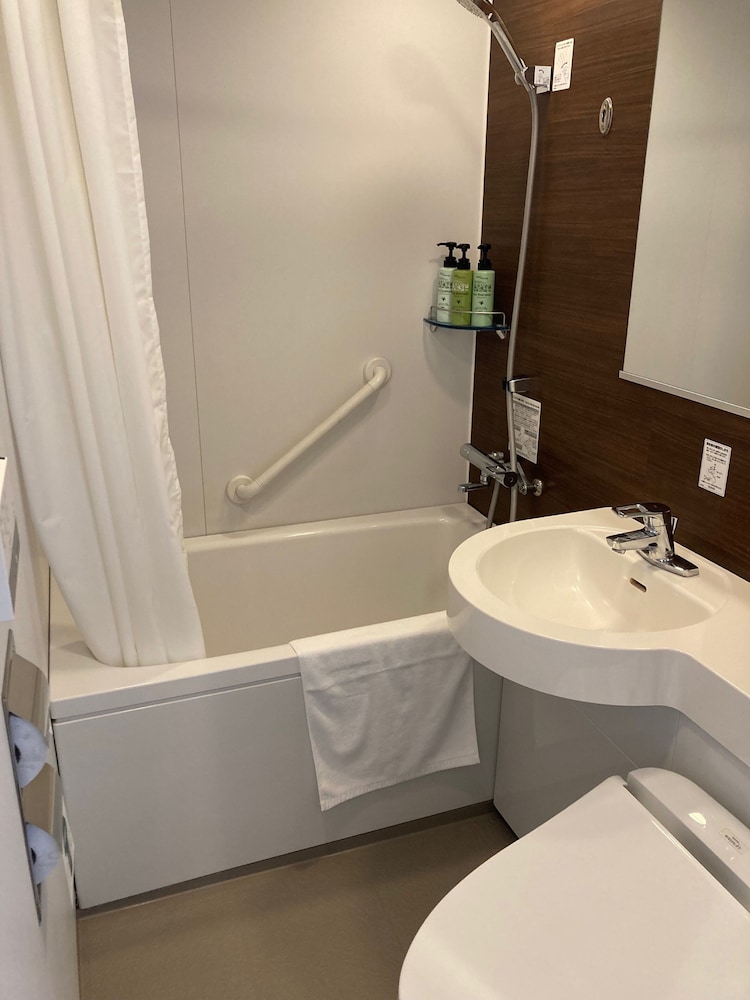 (季節限定イベントルーム) トリプルルーム バスルーム1 | ホテルイルフィオーレ葛西