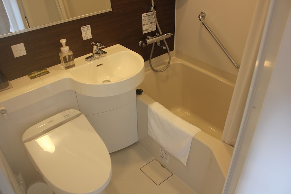 セミダブルルーム - 飲み放題1時間 (15:00~20:00の間に限る) バスルーム2 | ホテルイルフィオーレ葛西