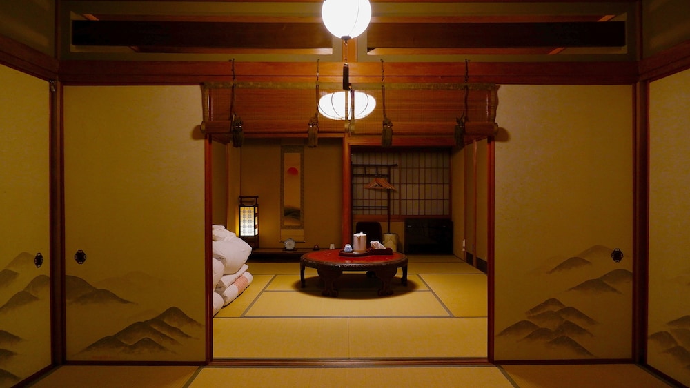 ファミリールーム 専用バス・トイレ 客室4 | 祇園 紘