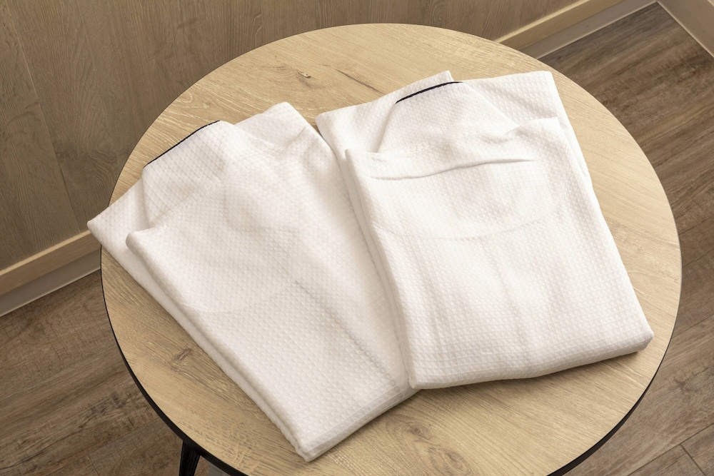 ルーム クイーンベッド 1 台 | モクシー大阪本町