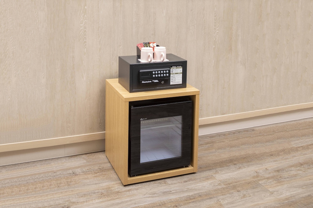 ルーム クイーンベッド 1 台 客室1 | モクシー大阪本町