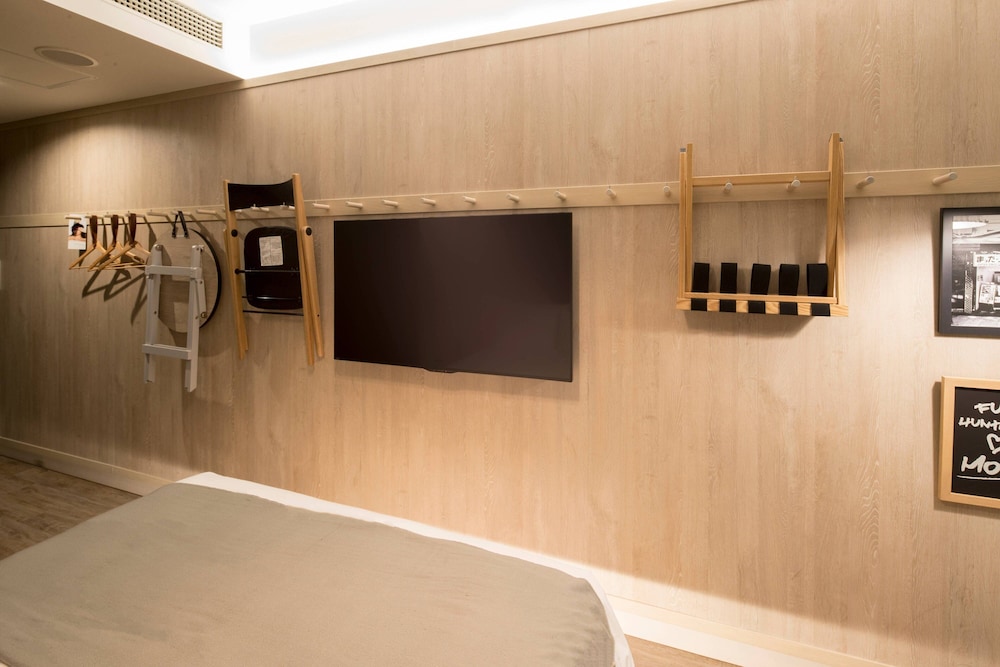 ルーム クイーンベッド 1 台 客室3 | モクシー大阪本町