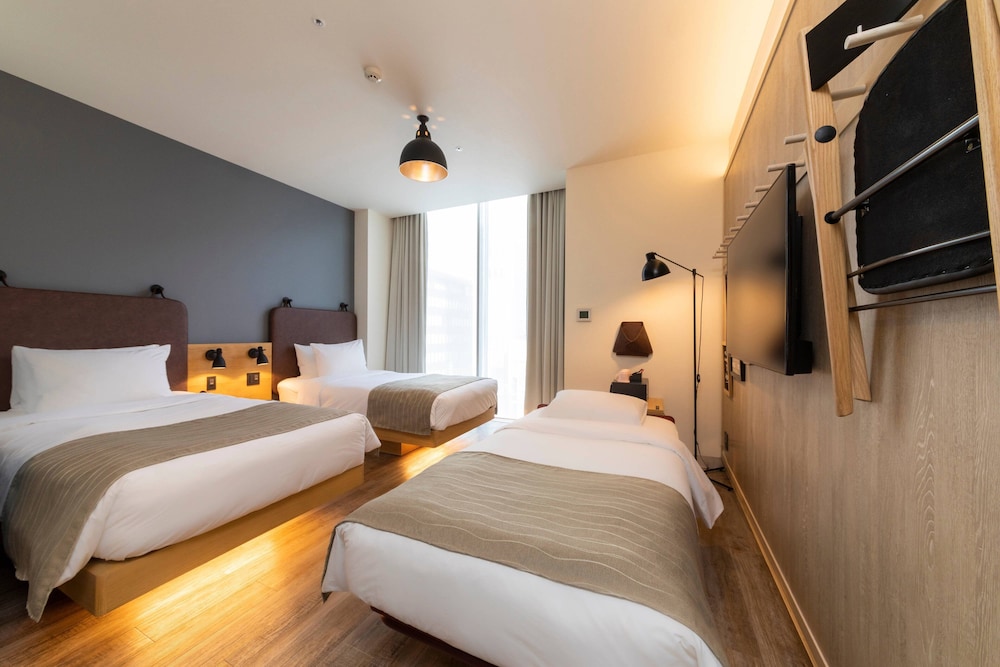 シグネチャー ルーム シングルベッド 2 台 客室3 | モクシー大阪本町