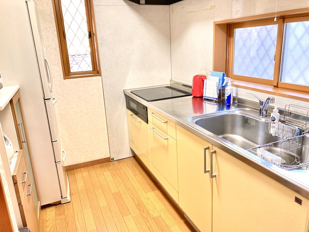 ファミリー コテージ 専用キッチン0 | 河口湖 貸別荘は り楽S