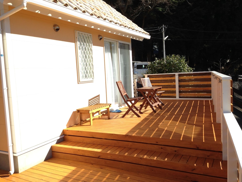 エコノミー コテージ テラス / パティオ0 | 河口湖 貸別荘は り楽S