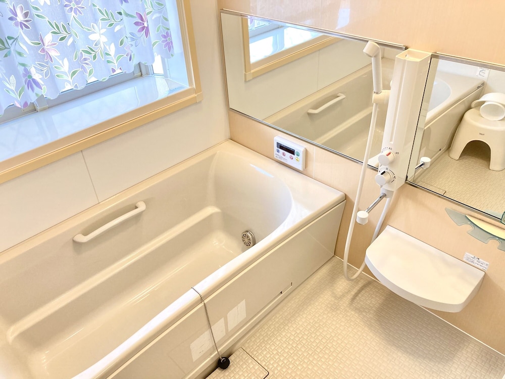 ファミリー コテージ バスルーム0 | 河口湖 貸別荘は り楽S