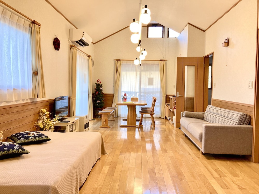 ファミリー コテージ | 河口湖 貸別荘は り楽S