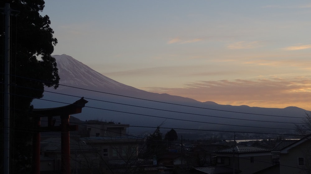 エコノミー コテージ マウンテン ビュー0 | 河口湖 貸別荘は り楽S