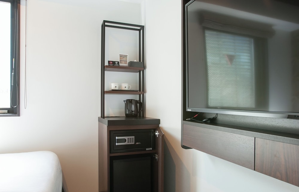 エコノミー ダブルルーム 禁煙 (LG Styler Room, Semi-Double) 客室2 | 変なホテル東京 赤坂