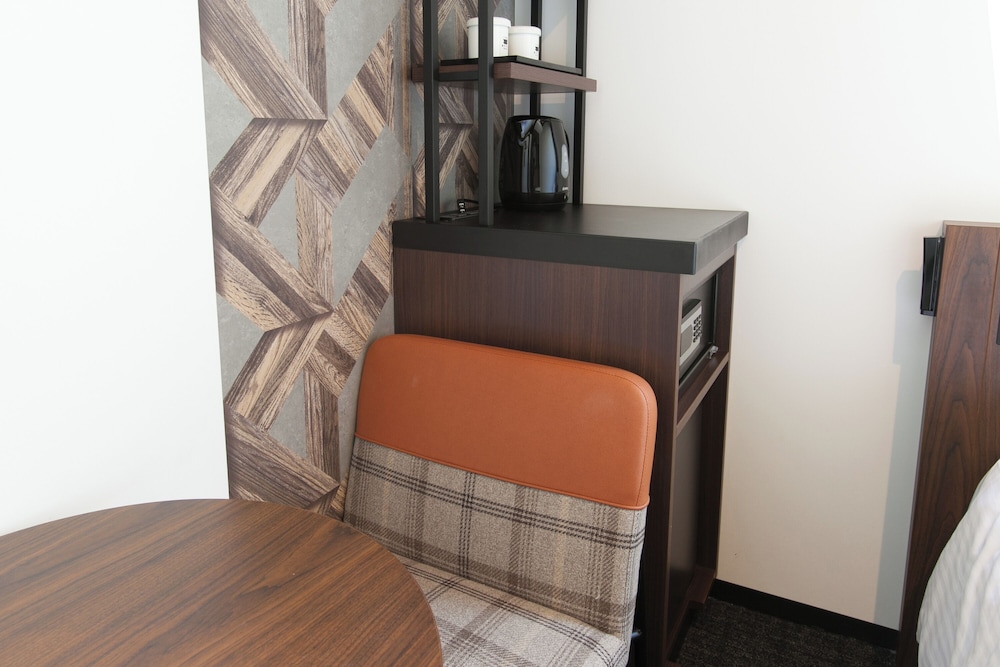 エコノミー ダブルルーム 禁煙 (Standard Semi-Double) 客室2 | 変なホテル東京 赤坂