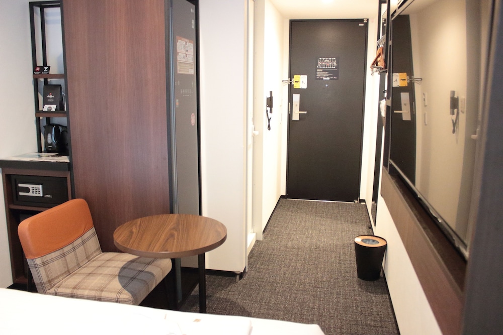 エコノミー ダブルルーム 禁煙 (LG Styler Room, Semi-Double) 客室1 | 変なホテル東京 赤坂