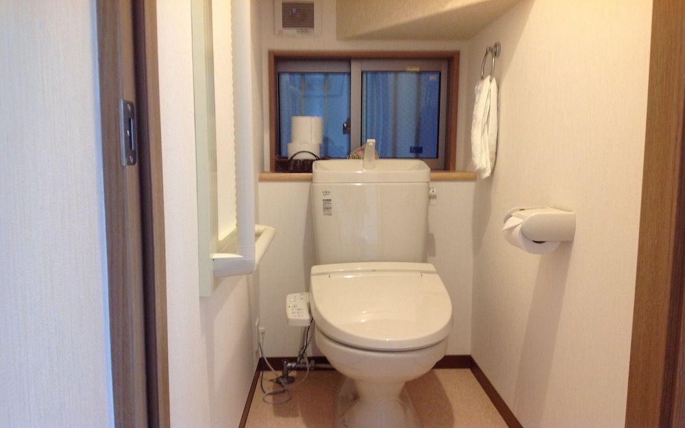 和室 バスルーム1 | ゲストハウス葵 中本