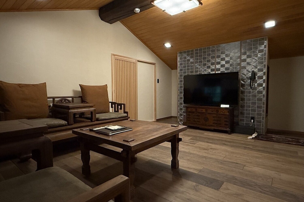 栗の蔵 （13歳からご宿泊可能） | おやど 二本の葦束