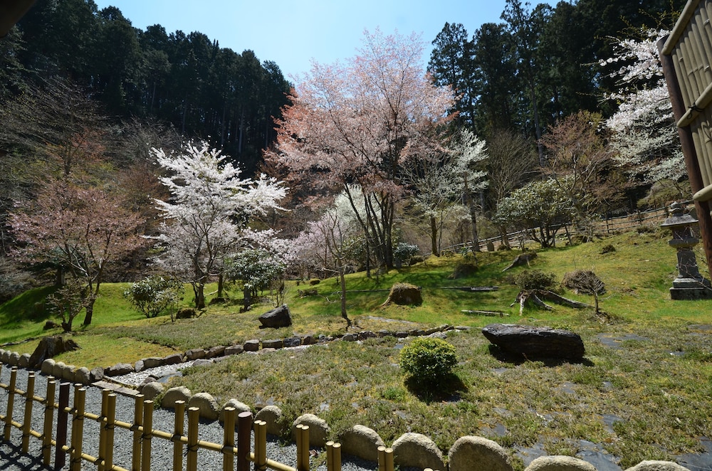 離れ和室 12畳 ガーデン ビュー0 | 高野山 宿坊 不動院