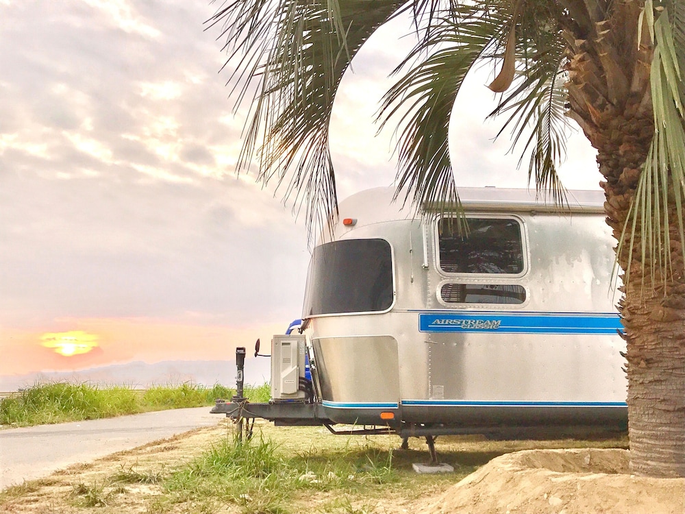 スタンダードエアストリーム (3名様用) | GRAN CAMPING パームガーデン舞洲