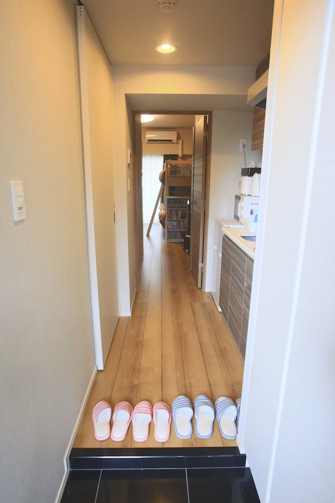 内部エントランス1 | 2500 冊を超えるマンガに囲まれた部屋 内部エントランス1 | 2500 冊を超えるマンガに囲まれた部屋