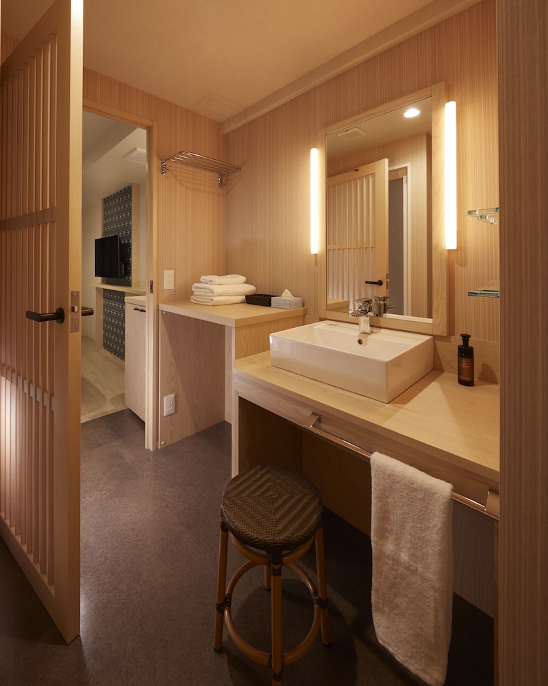 [禁煙] ショートステイ: 20時イン翌10時アウト (スタンダードツインルーム)/シャワーブース バスルームのシンク0 | 桜 スカイ ホテル