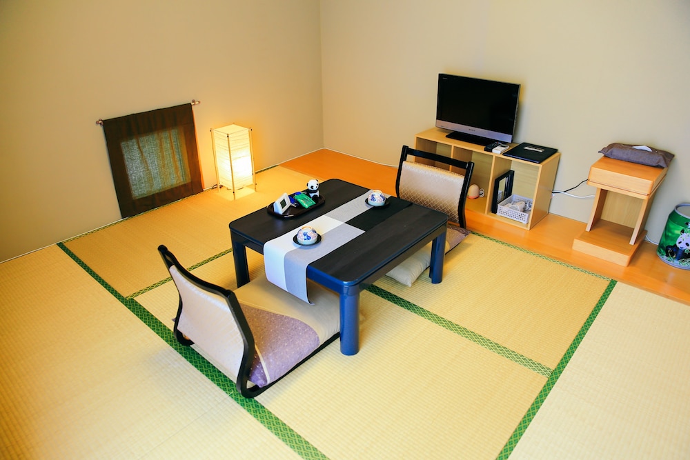 エコノミー 和室 2人部屋 禁煙 共用トイレとバスルーム 客室2 | 新錦ホテル