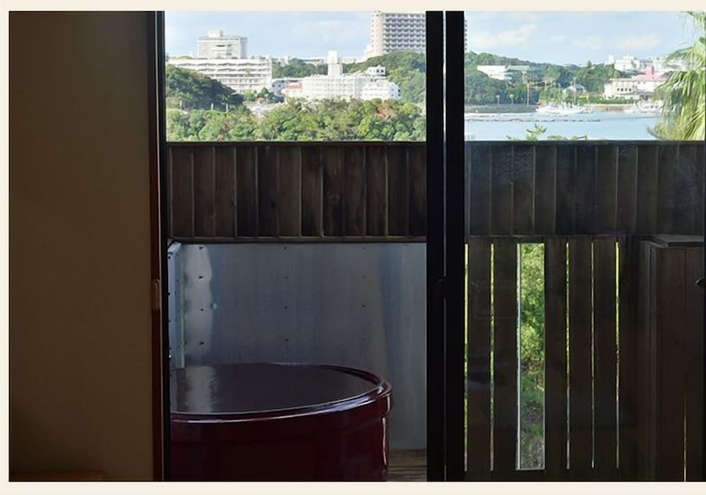 和室10畳|露天つぼ湯付(禁煙) 深めの浴槽0 | ホテルサンリゾート白浜