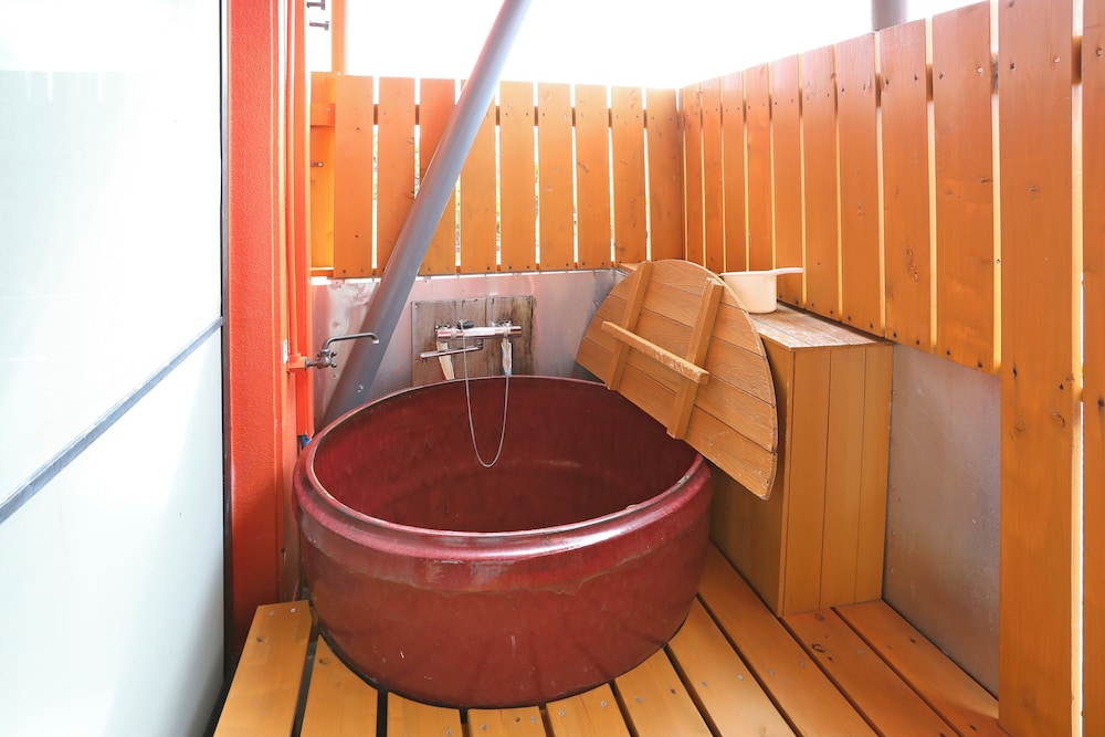 スタンダードツインルーム|露天つぼ湯付(禁煙) バスルーム2 | ホテルサンリゾート白浜