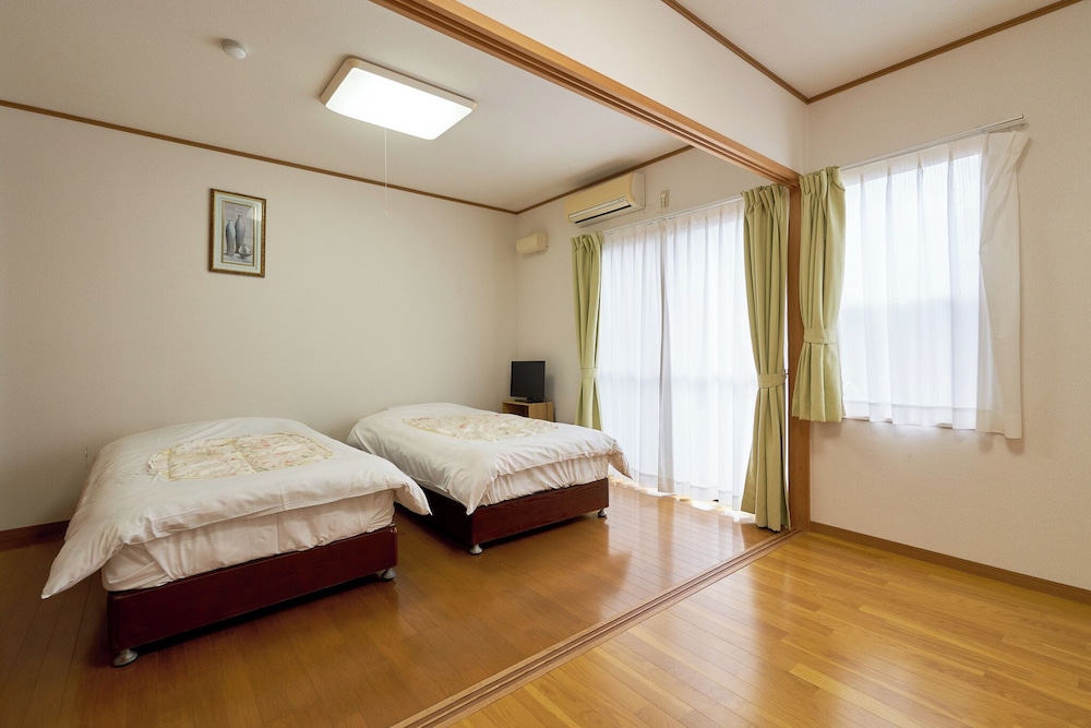 Cottage (capacity 4) with private dog run | 四季の郷　遊楽