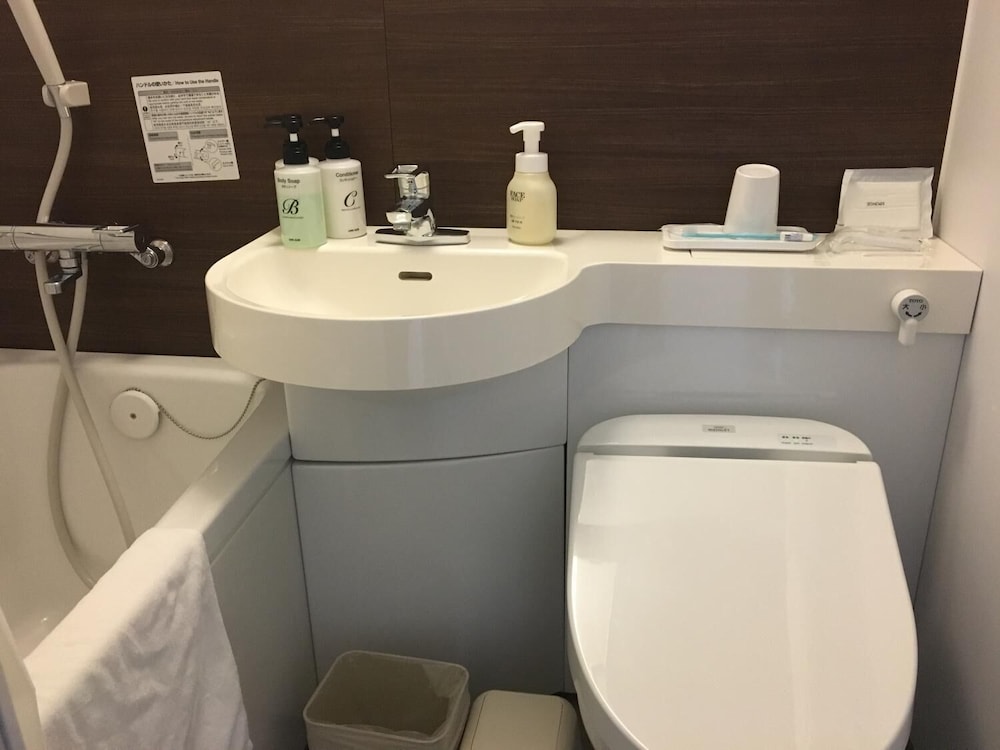 スタンダード ツインルーム バスルーム0 | KKR ホテル 名古屋