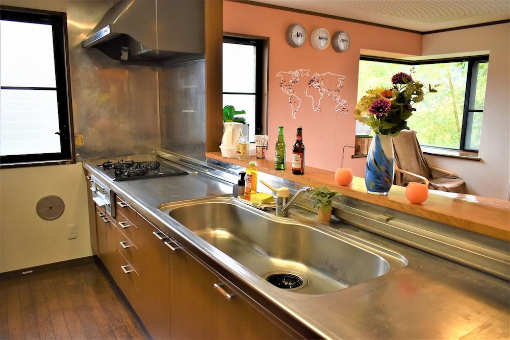 和室３人部屋（布団ルーム） 共用キッチン0 | HAKONE guesthouse gaku.