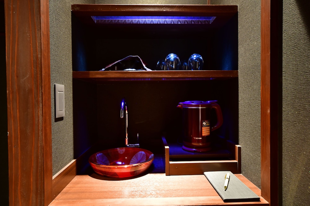 2階 木漏れ日の間 客室露天風呂付+個室お食事処 客室の設備とサービス3 | 箱根藍瑠