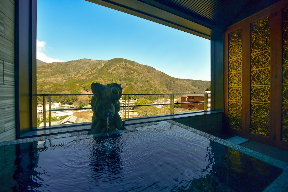 4階 眺望の間 客室露天風呂付+個室お食事処 | 箱根藍瑠