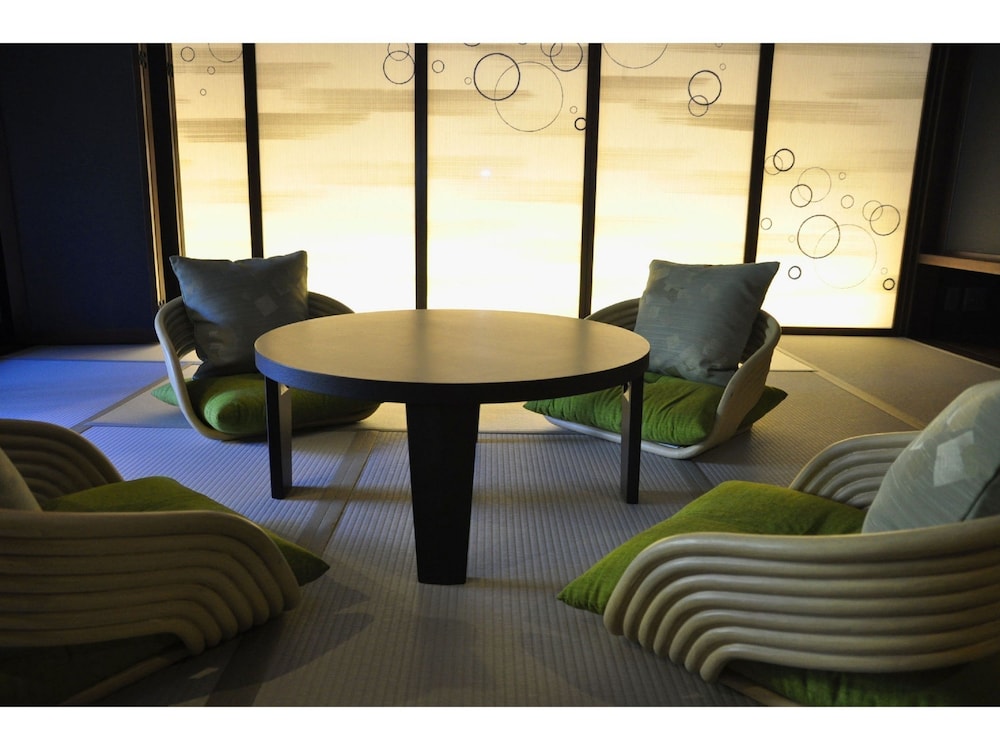 3階 揺らぎの間 客室露天風呂付＋個室お食事処 リビング エリア0 | 箱根藍瑠