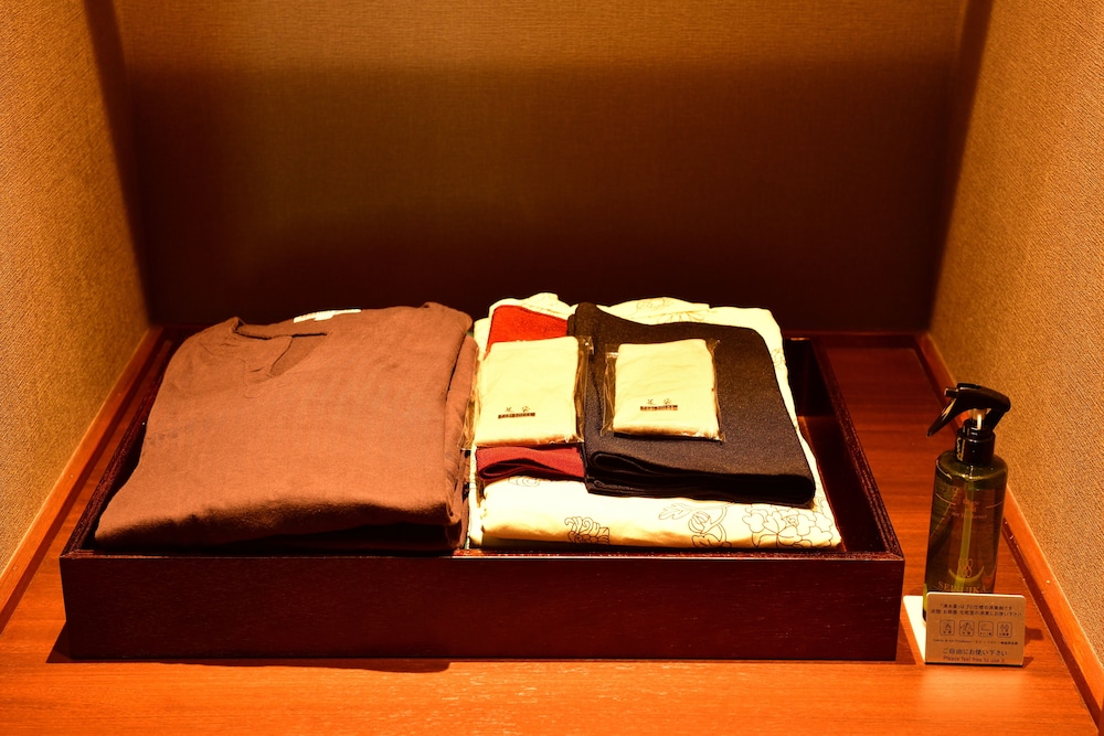 2階 木漏れ日の間 客室露天風呂付+個室お食事処 客室の設備とサービス1 | 箱根藍瑠