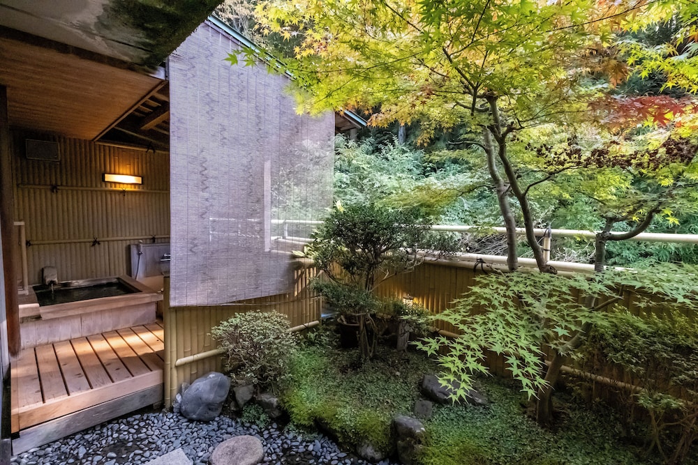 露天風呂付き和室(バス・トイレ付/鹿観の棟 山側) | 松園荘 保津川亭