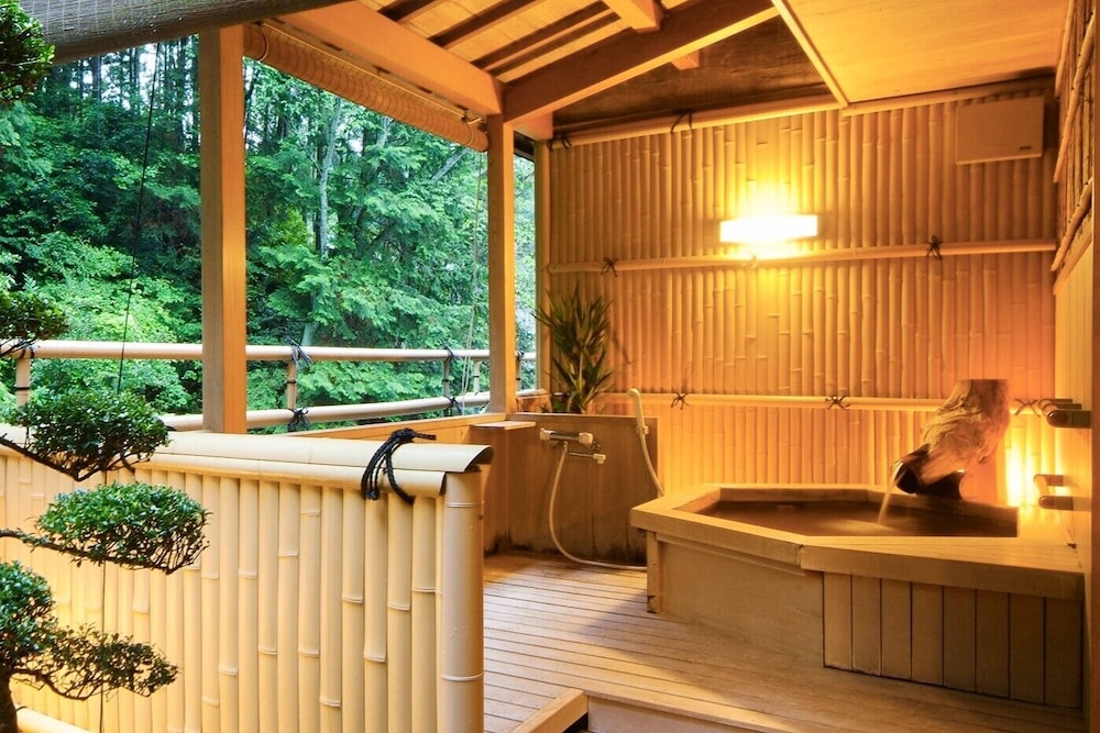 バリアフリー和洋室 38㎡ バスルーム0 | 松園荘 保津川亭