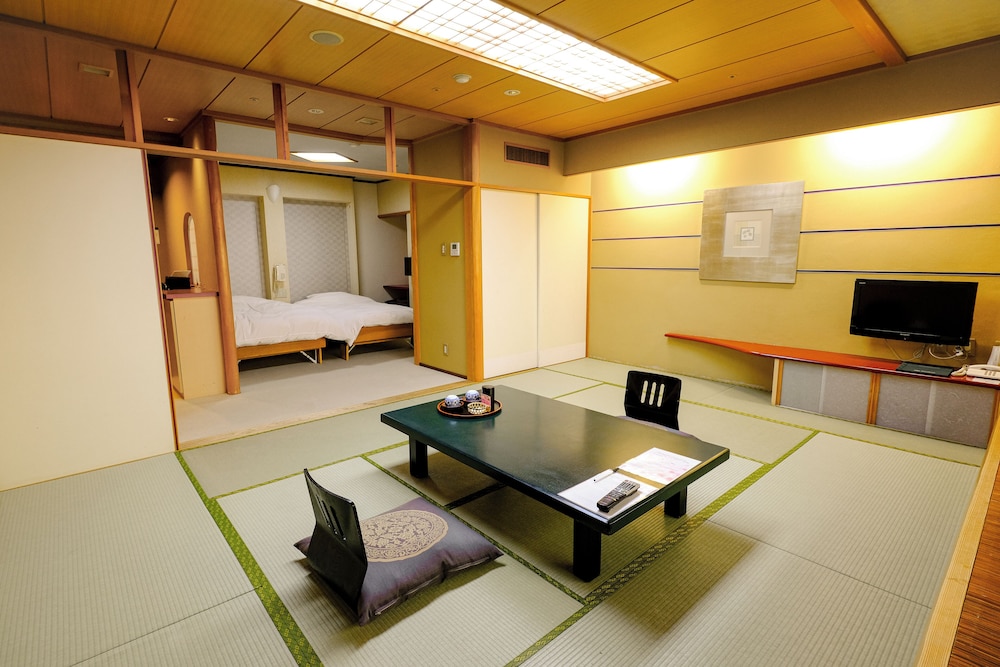 バリアフリー和洋室 38㎡ 客室1 | 松園荘 保津川亭