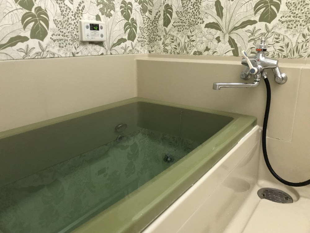 スタンダードダブルベッドルーム 部屋番号101 深めの浴槽0 | 狭山美学校
