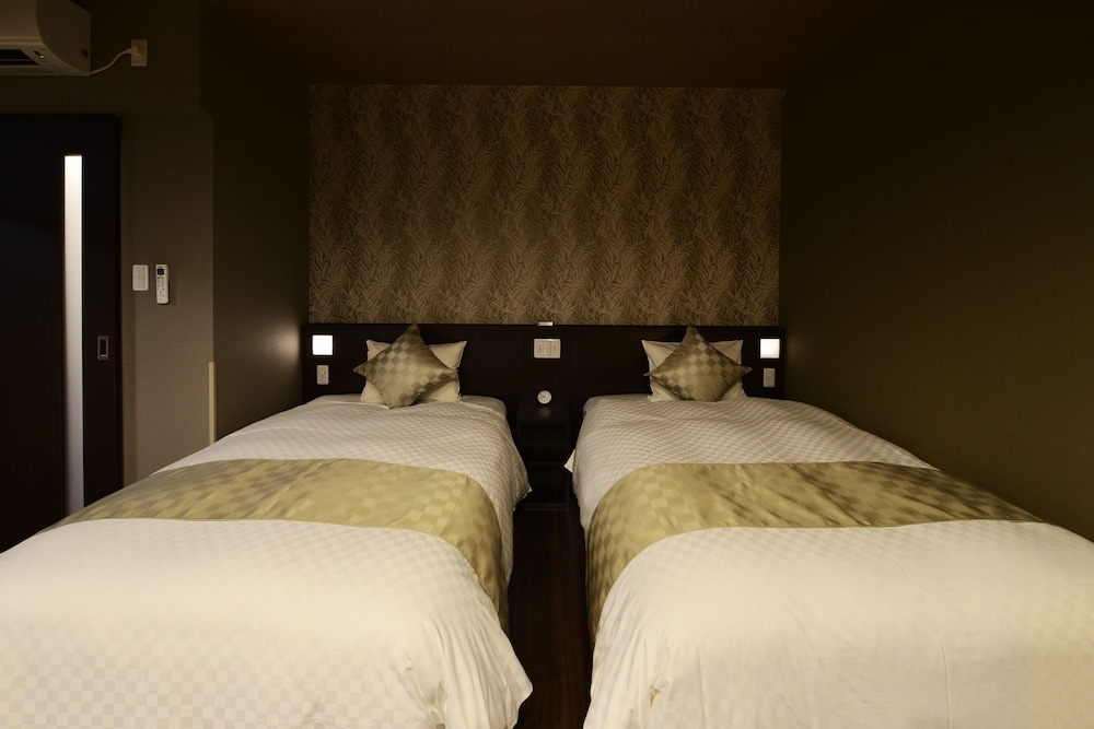 ファミリースイート 本願寺ビュー 客室1 | Hotel Kuu Kyoto