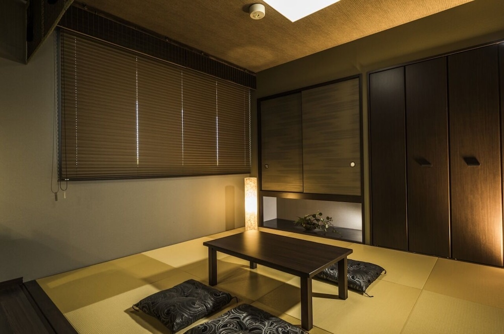 ファミリースイート 本願寺ビュー 客室14 | Hotel Kuu Kyoto