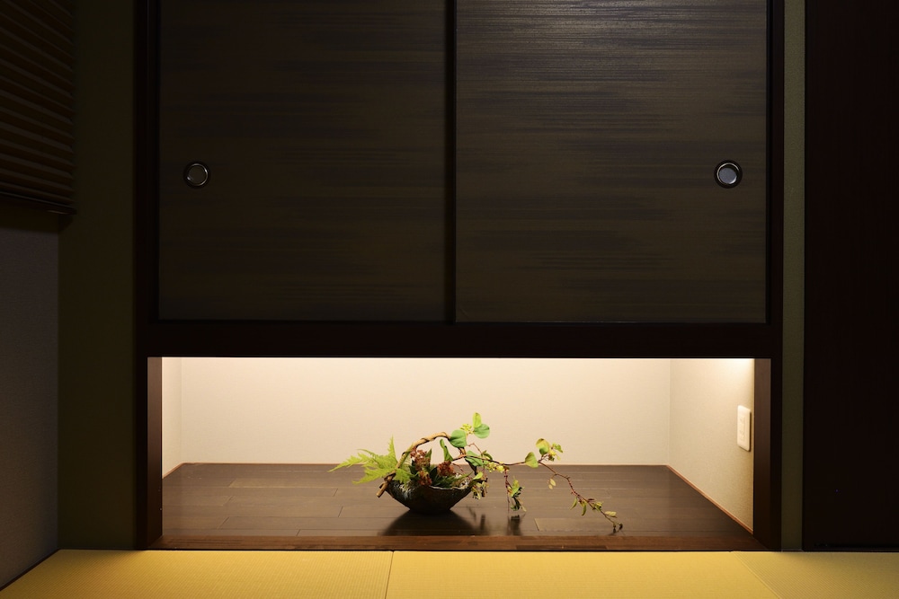 ファミリースイート 本願寺ビュー 客室の設備とサービス0 | Hotel Kuu Kyoto