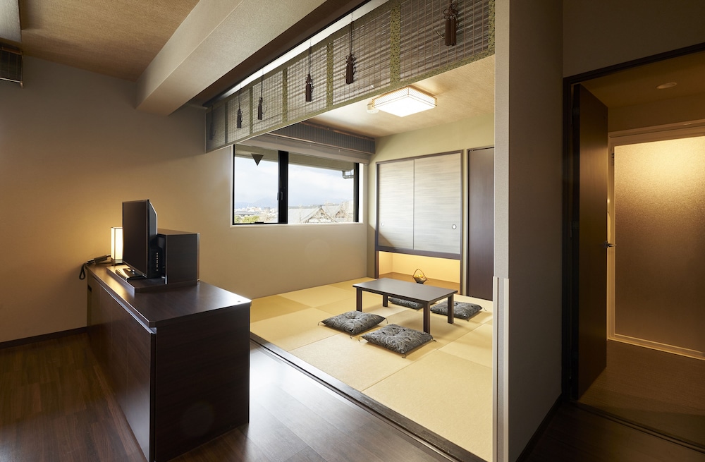 ファミリースイート 本願寺ビュー 客室7 | Hotel Kuu Kyoto