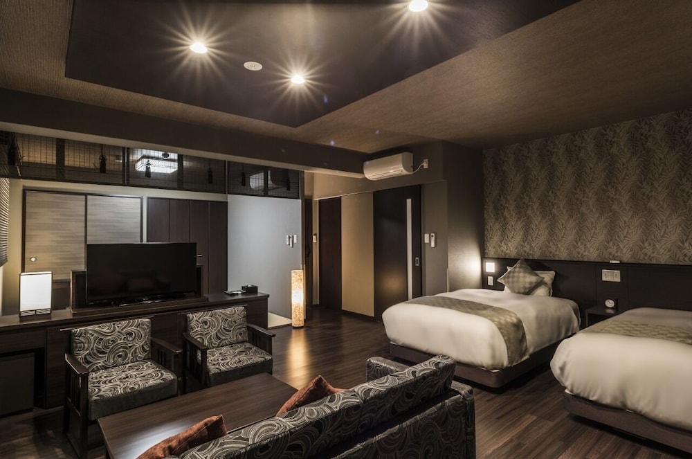 ファミリースイート 本願寺ビュー 客室11 | Hotel Kuu Kyoto