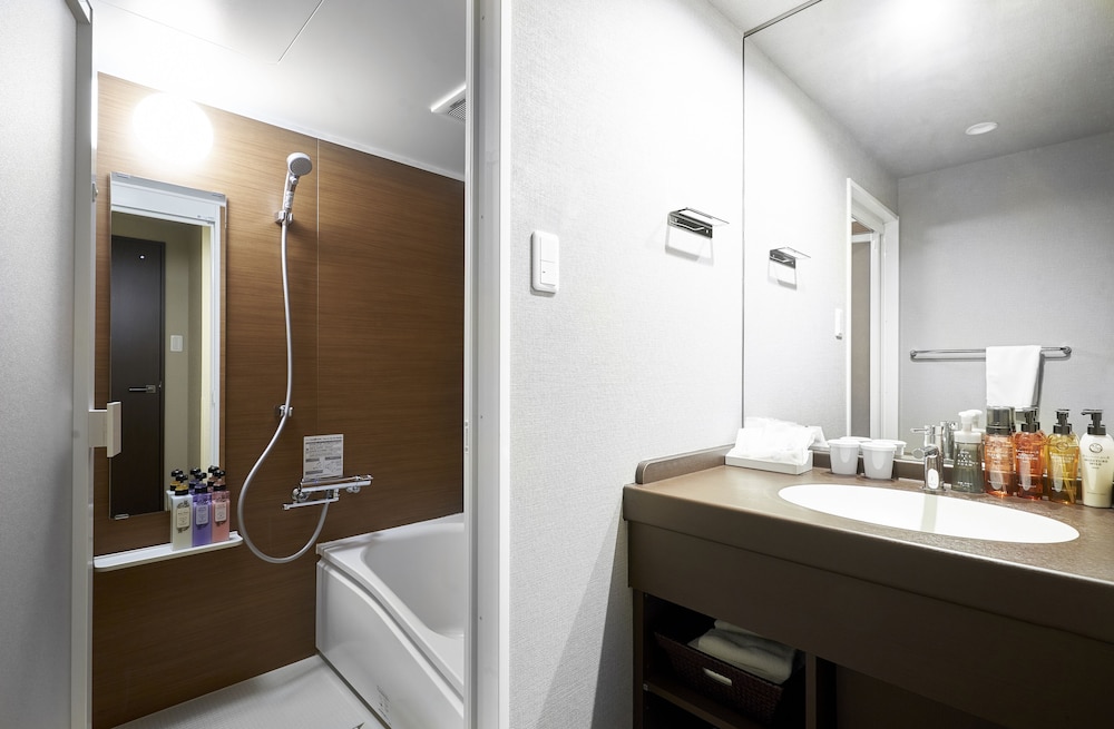 ファミリースイート 本願寺ビュー バスルーム0 | Hotel Kuu Kyoto