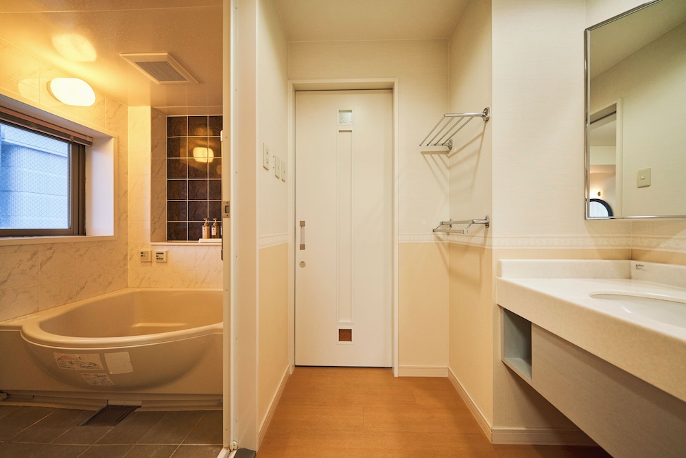 クイーンベッドルーム ジェットバス付 禁煙 リバービュー 【新館】 客室2 | ホテルグローバルビュー釧路