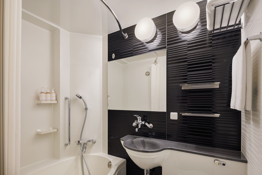 ルーム シングルベッド 1 台 バスルーム0 | Four Points Flex By Sheraton大阪梅田