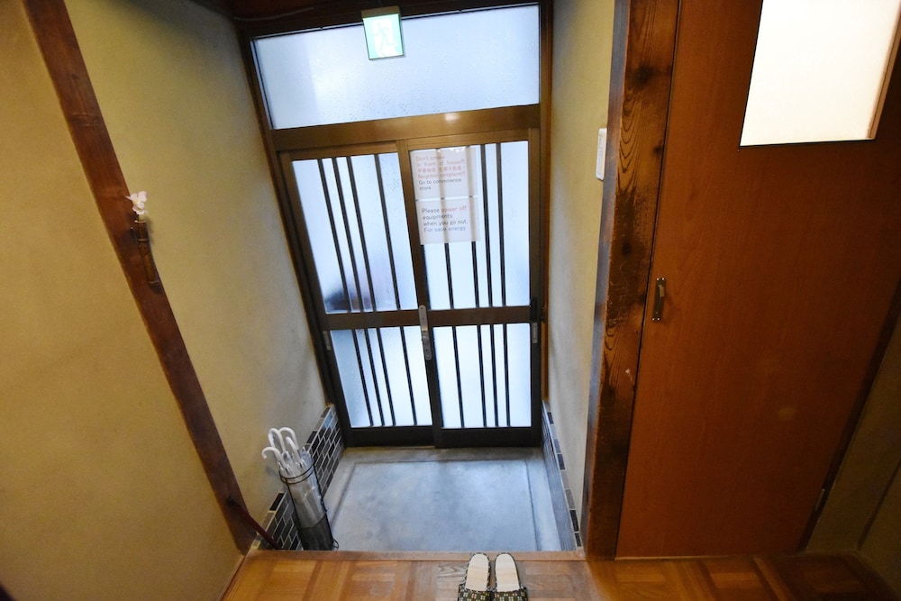 内部エントランス1 | お宿 東福寺 2