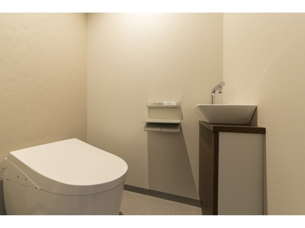 スーペリアツインルーム(シングルベッド2台)2名利用 バス・トイレ別 禁煙 客室4 | 東急ステイ高輪 (泉岳寺駅前)