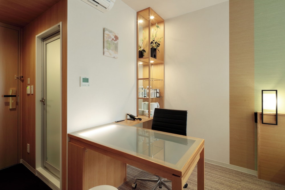 キングルームデスク付き 禁煙 | カンデオホテルズ広島八丁堀