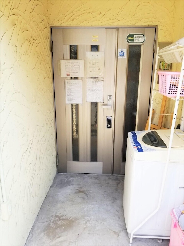 3号室プライベートルーム（トイレ、シャワー共用） ランドリー0 | ゲストハウス ジャコテル 鶴橋