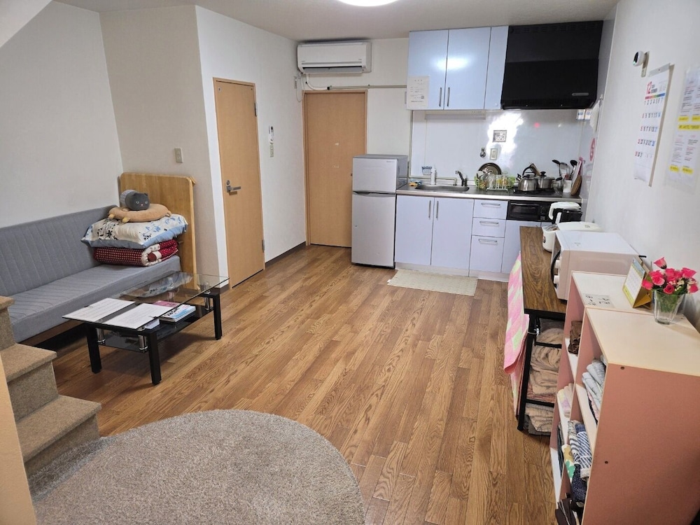 3号室プライベートルーム（トイレ、シャワー共用） リビング エリア2 | ゲストハウス ジャコテル 鶴橋