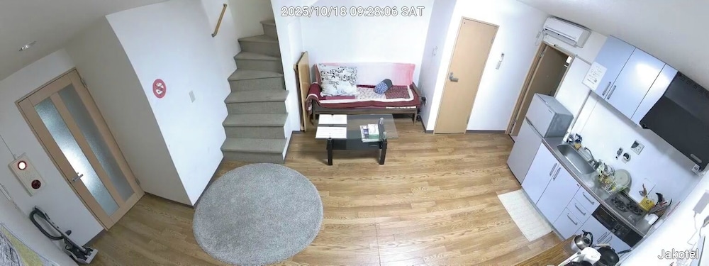 3号室プライベートルーム（トイレ、シャワー共用） リビング エリア4 | ゲストハウス ジャコテル 鶴橋