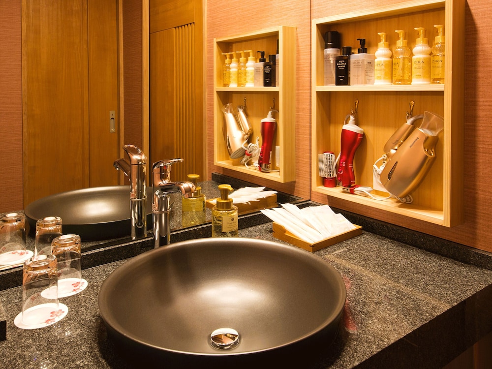 日本庭園の見えるお部屋 <2名専用> バスルーム1 | 古都平安の宿 奏 KANADE